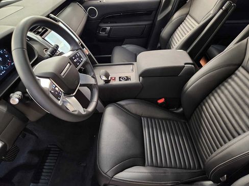 Used 2026 Land Rover Discovery S AWD/4WD image 13