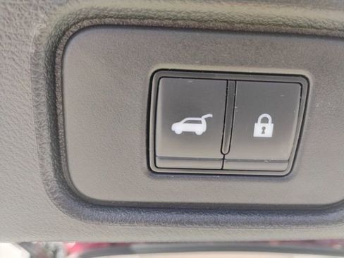 Used 2023 Nissan Pathfinder SL image 12