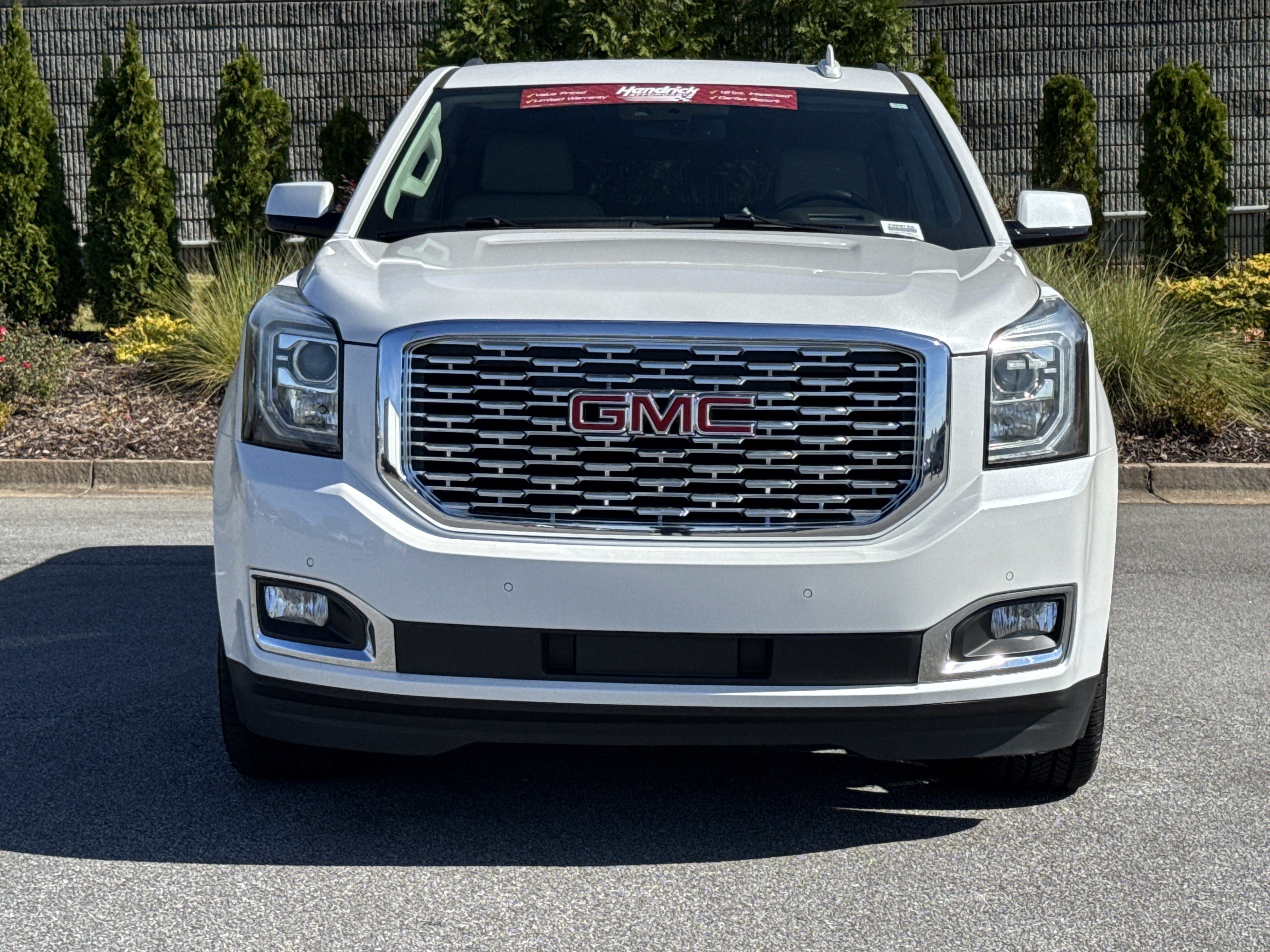 Used 2020 GMC Yukon XL Denali w/ Denali Premium Package AWD/4WD image 3