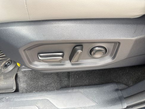 Used 2025 Toyota Tundra Limited AWD/4WD image 14