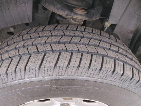 Used 2017 Nissan Titan SV image 12