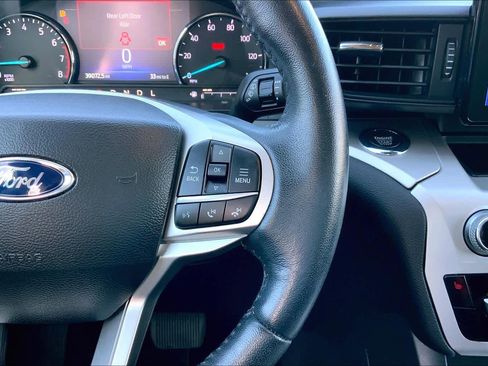 Used 2022 Ford Explorer XLT image 23