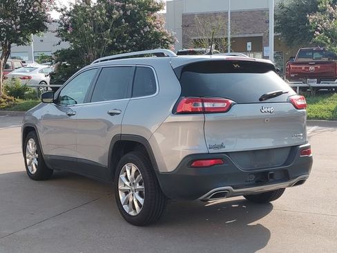 Used 2016 Jeep Cherokee Limited w/ Luxury Group FWD image 5