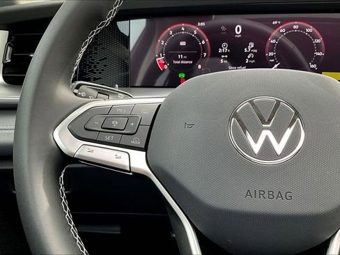 New 2026 Volkswagen Tiguan SE image 9