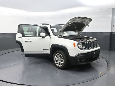 Used 2017 Jeep Renegade Latitude AWD/4WD image 39