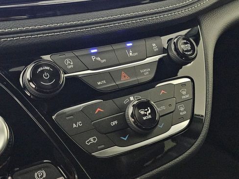 New 2026 Chrysler Pacifica Select image 23