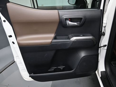 Certified 2020 Toyota Tacoma Limited image 31