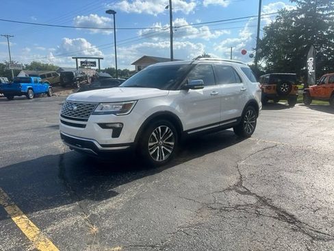 Used 2018 Ford Explorer Platinum AWD/4WD image 3