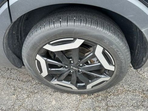 Used 2023 Kia Telluride EX w/ EX Captain's Chair Package FWD image 7