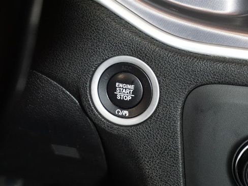 Used 2019 Dodge Charger SXT w/ Blacktop Package image 17