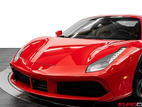 Used 2019 Ferrari 488 GTB RWD image 14