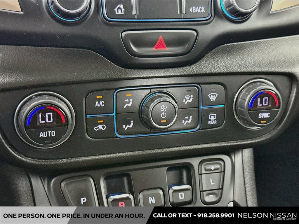 Used 2020 GMC Terrain Denali w/ Denali Premium Package AWD/4WD image 16