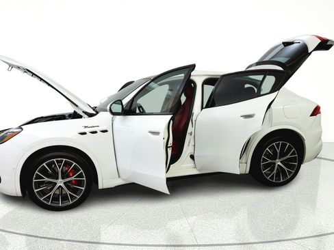 Used 2023 Maserati Grecale Modena AWD/4WD image 11