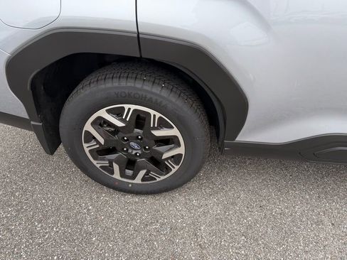 Used 2025 Subaru Forester Premium AWD/4WD image 5