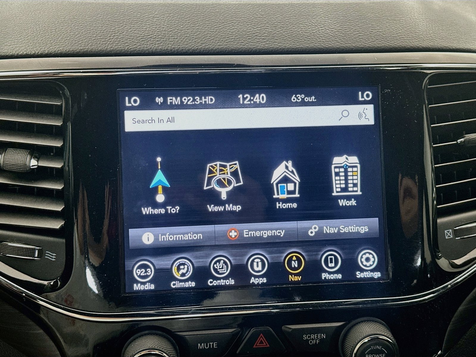 Used 2019 Jeep Grand Cherokee Altitude AWD/4WD image 13