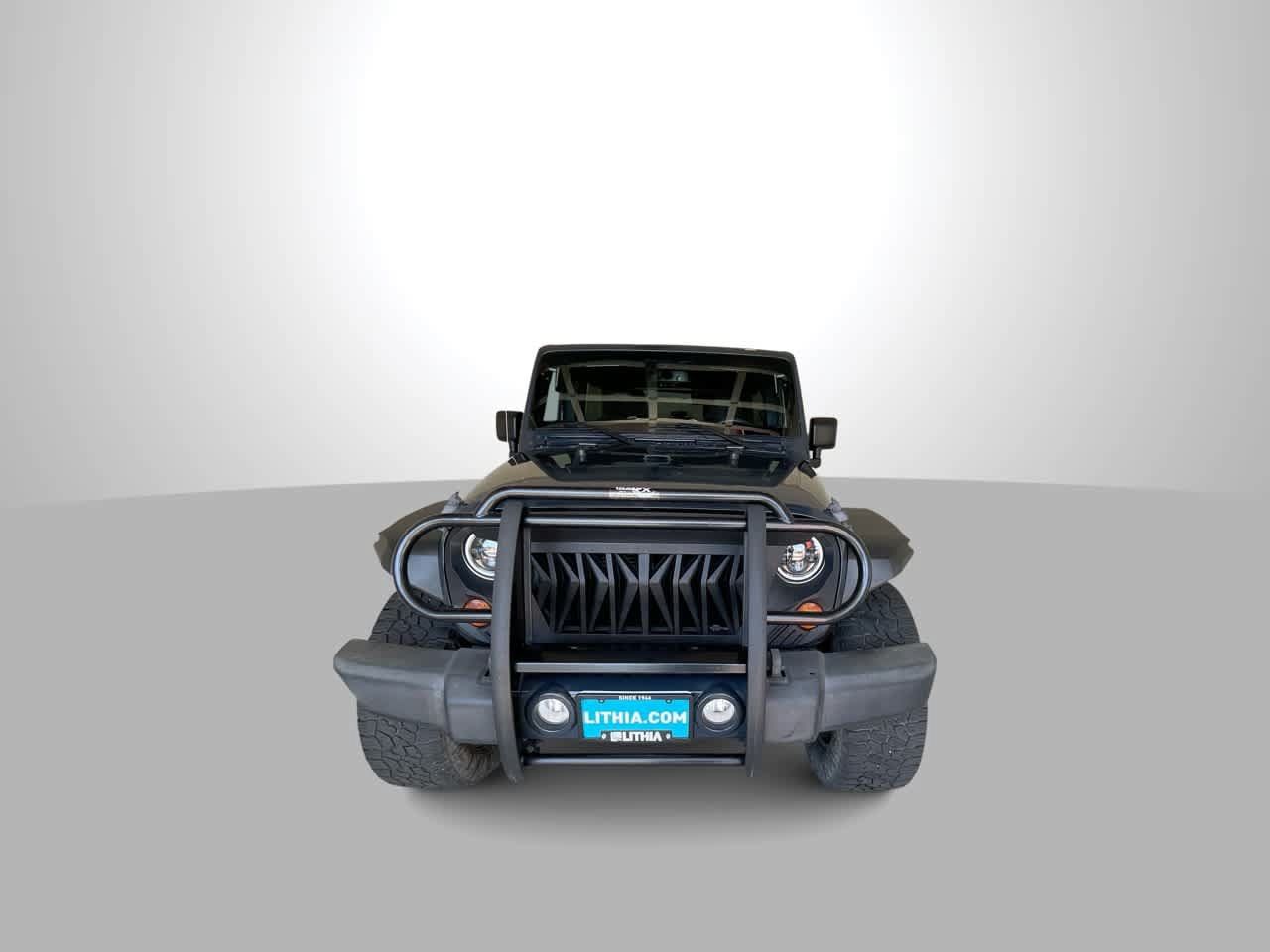 Used 2016 Jeep Wrangler Unlimited Sahara AWD/4WD image 3