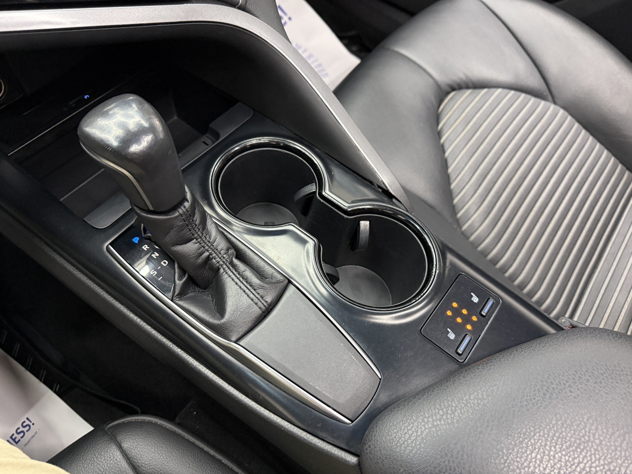 Used 2018 Toyota Camry FWD image 12