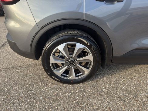 Used 2025 Ford Escape Platinum image 10