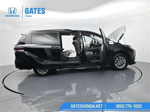 Used 2024 Toyota Sienna XLE image 61