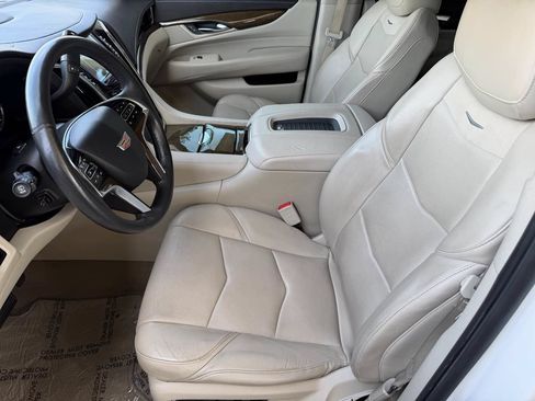 Used 2018 Cadillac Escalade Luxury RWD image 14