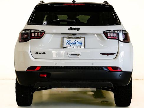 Used 2025 Jeep Compass Trailhawk AWD/4WD image 7