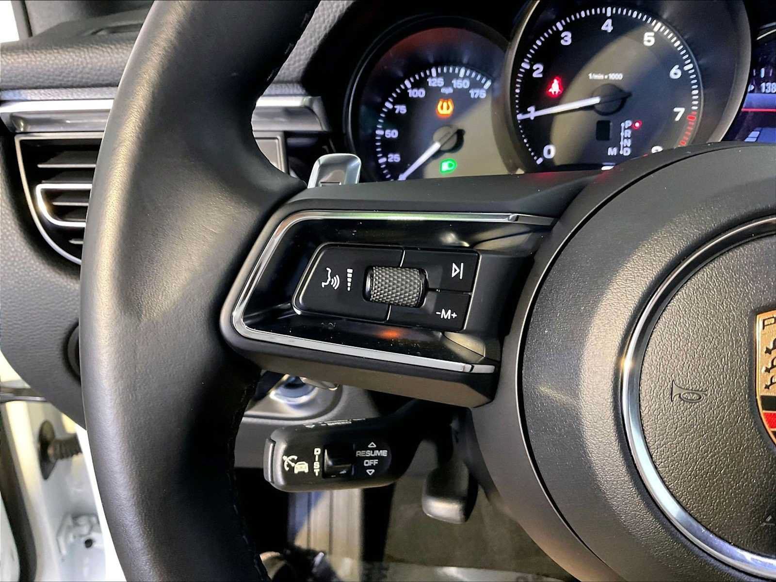 Certified 2023 Porsche Macan AWD/4WD image 27