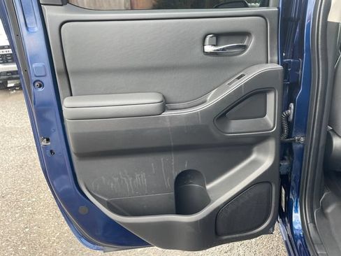 Used 2022 Nissan Frontier SV AWD/4WD image 11