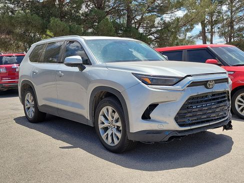 Used 2024 Toyota Grand Highlander AWD image 4