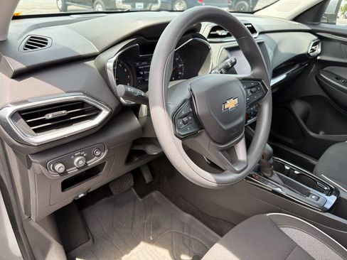 Used 2023 Chevrolet TrailBlazer LT FWD image 12