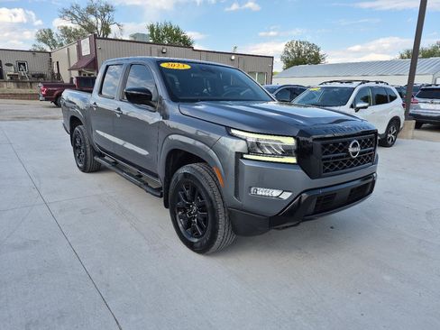 Used 2023 Nissan Frontier SV w/ Midnight Edition Package AWD/4WD image 4