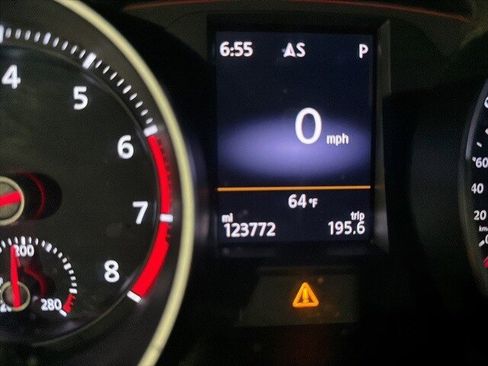 Used 2016 Volkswagen GTI SE image 15