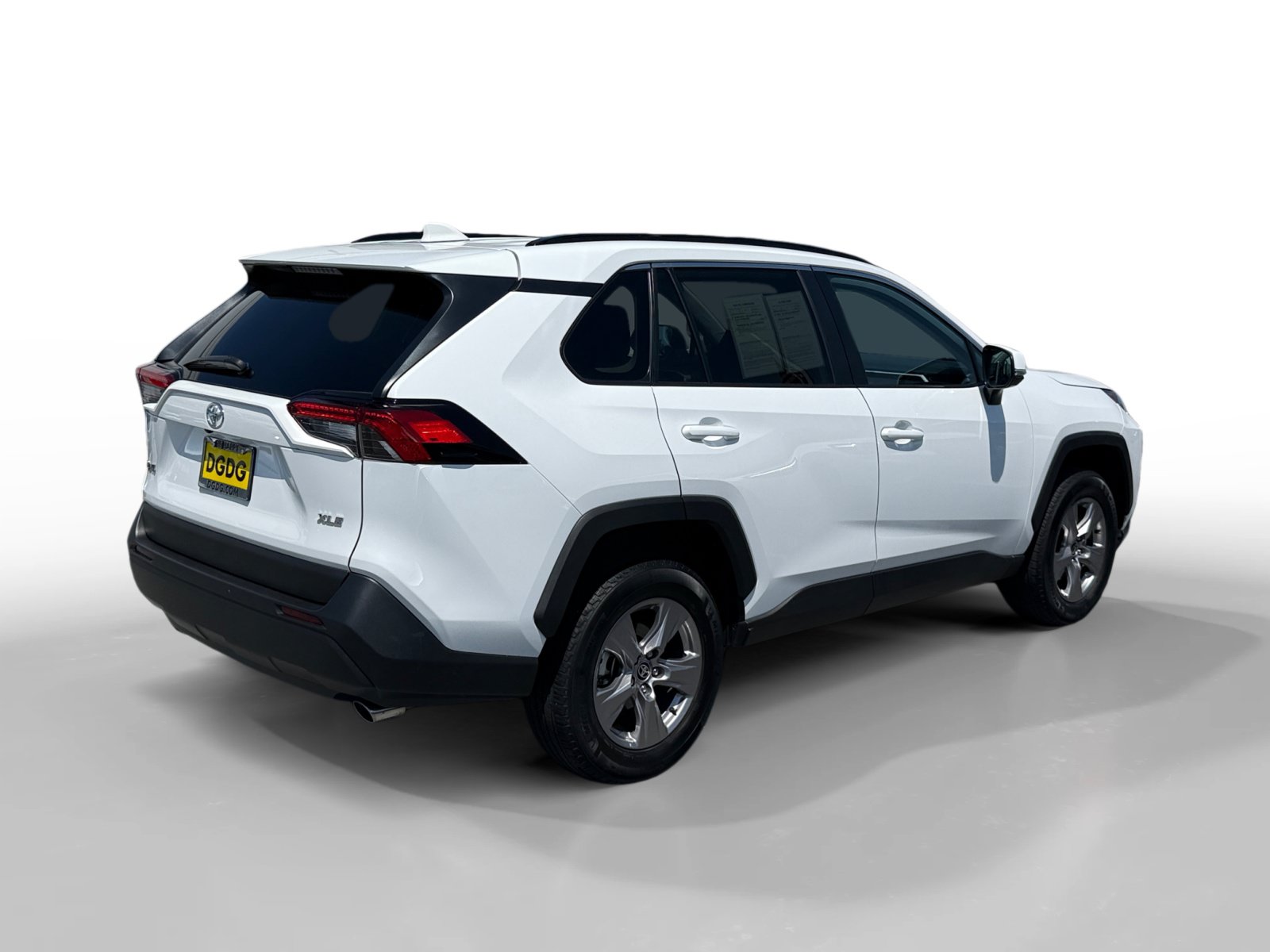 Used 2025 Toyota RAV4 XLE FWD image 5
