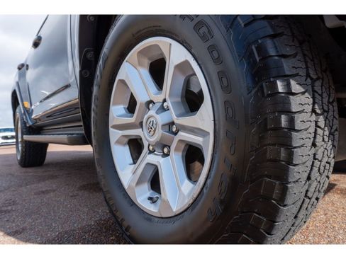 Used 2020 Toyota 4Runner SR5 Premium image 8