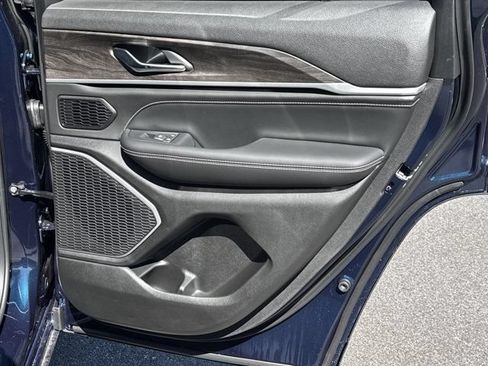 New 2027 Jeep Grand Cherokee Limited AWD/4WD image 16