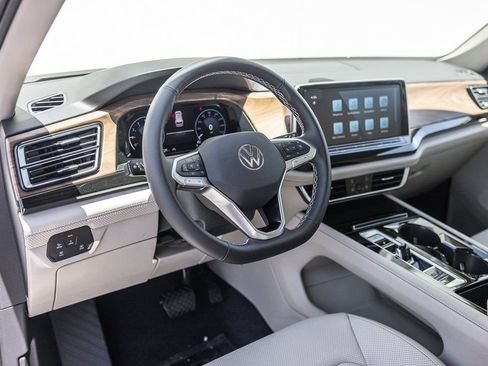 New 2026 Volkswagen Atlas SE image 4