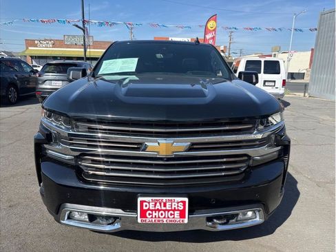Used 2019 Chevrolet Silverado 1500 High Country w/ Technology Package AWD/4WD image 3
