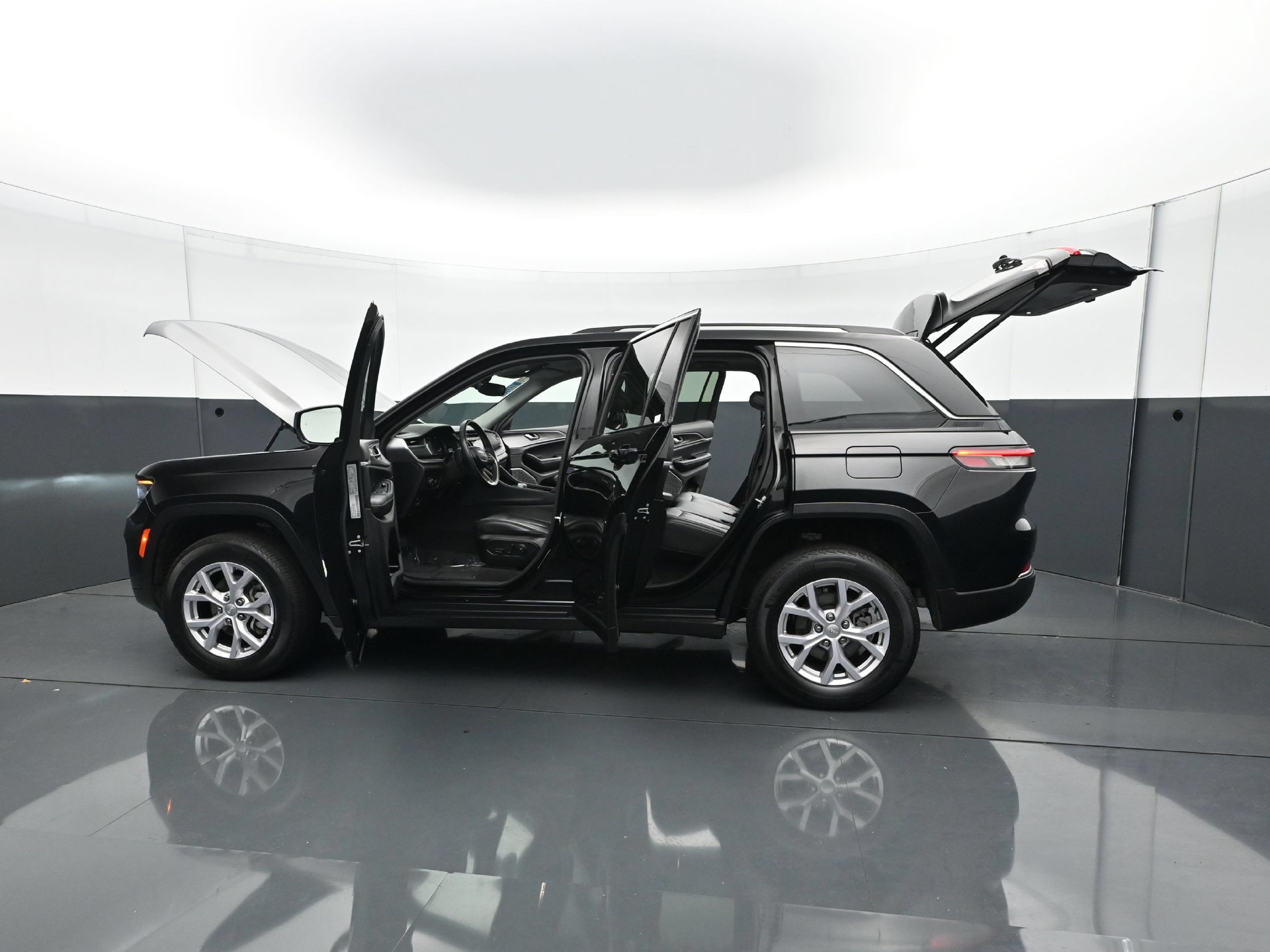 Used 2022 Jeep Grand Cherokee Limited AWD/4WD image 32