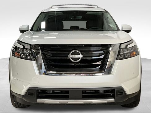 Used 2025 Nissan Pathfinder Platinum w/ Cargo Package AWD/4WD image 2