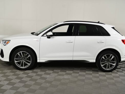 Certified 2025 Audi Q3 2.0T Premium w/ Convenience Package image 2