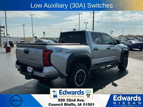Used 2025 Toyota Tacoma TRD Off-Road w/ TRD Off Road Upgrade Package AWD/4WD image 9