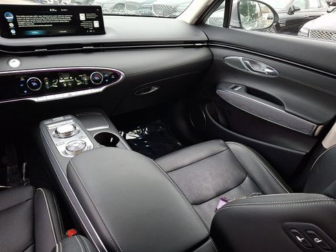 Used 2023 Genesis GV70 2.5T w/ Advanced Package image 16