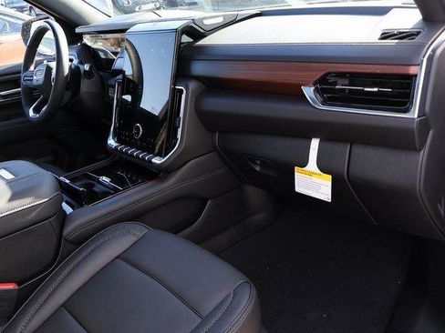 New 2026 GMC Yukon XL Denali w/ Denali Reserve Package image 9