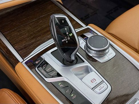 Used 2020 BMW 740i xDrive xDrive w/ Premium Package image 18