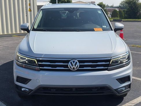 Used 2018 Volkswagen Tiguan SEL Premium FWD image 2