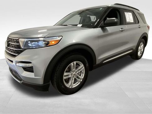 Used 2023 Ford Explorer XLT image 5