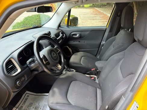 Used 2017 Jeep Renegade Latitude w/ Cold Weather Group AWD/4WD image 9