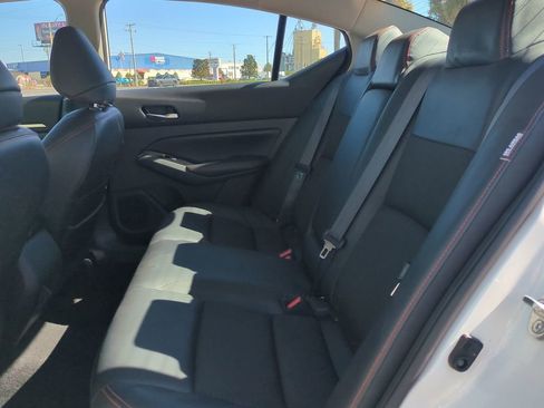 Used 2024 Nissan Altima 2.5 SR image 14