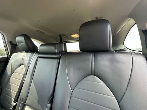 Used 2023 Toyota Highlander XLE image 17
