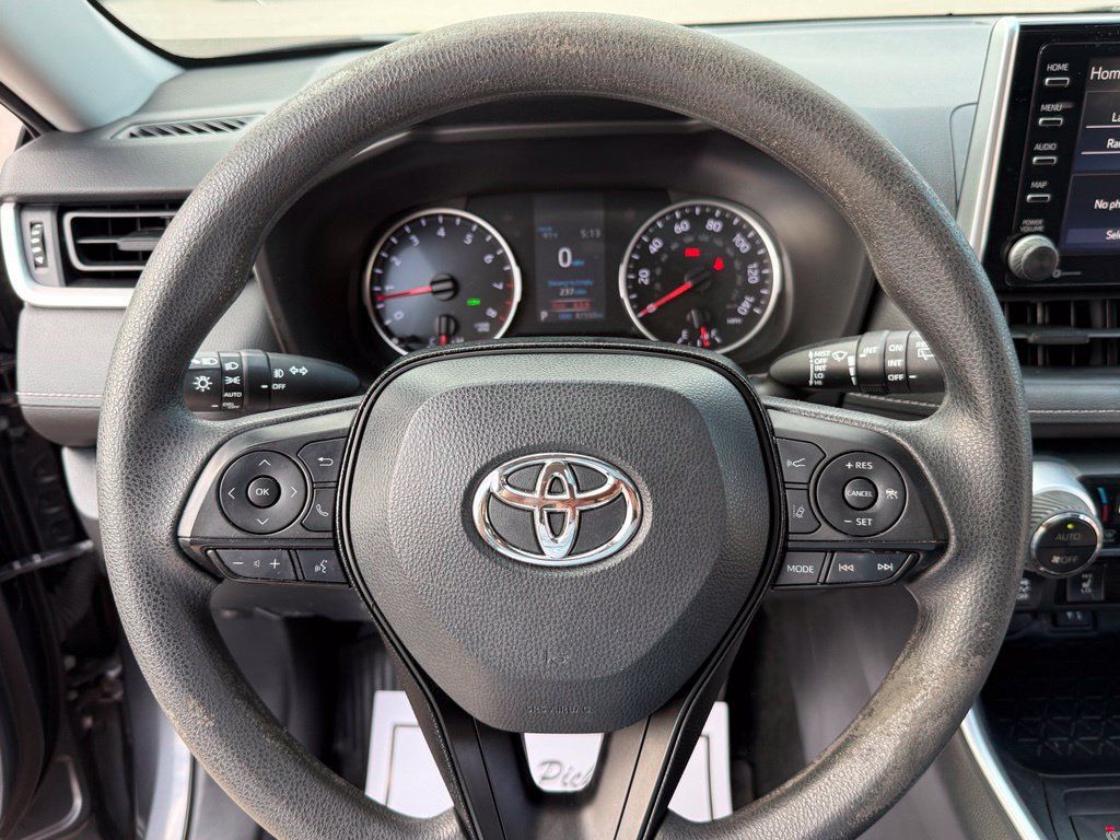 Used 2019 Toyota RAV4 XLE w/ Convenience Package FWD image 16