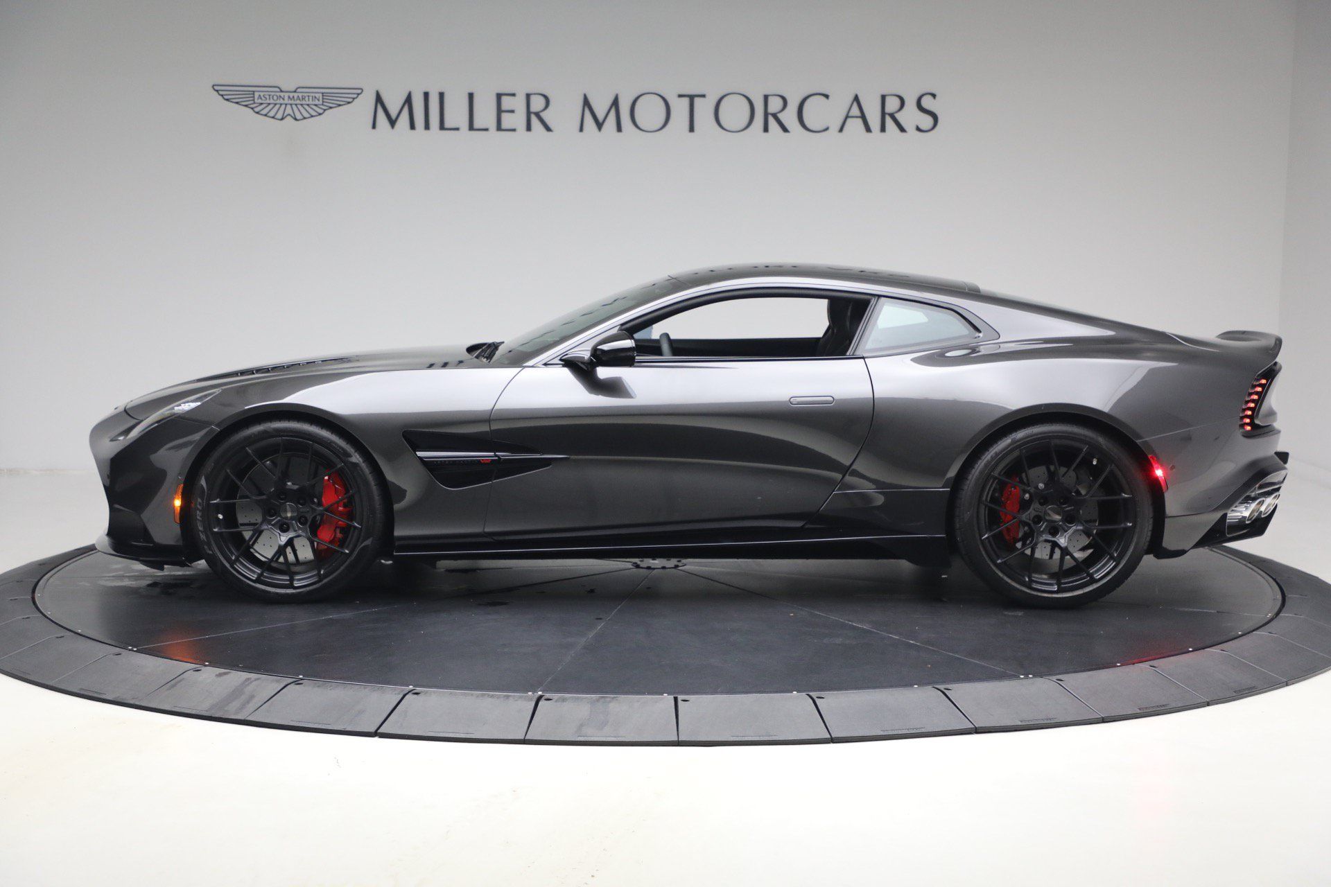 Used 2026 Aston Martin Vanquish RWD image 3